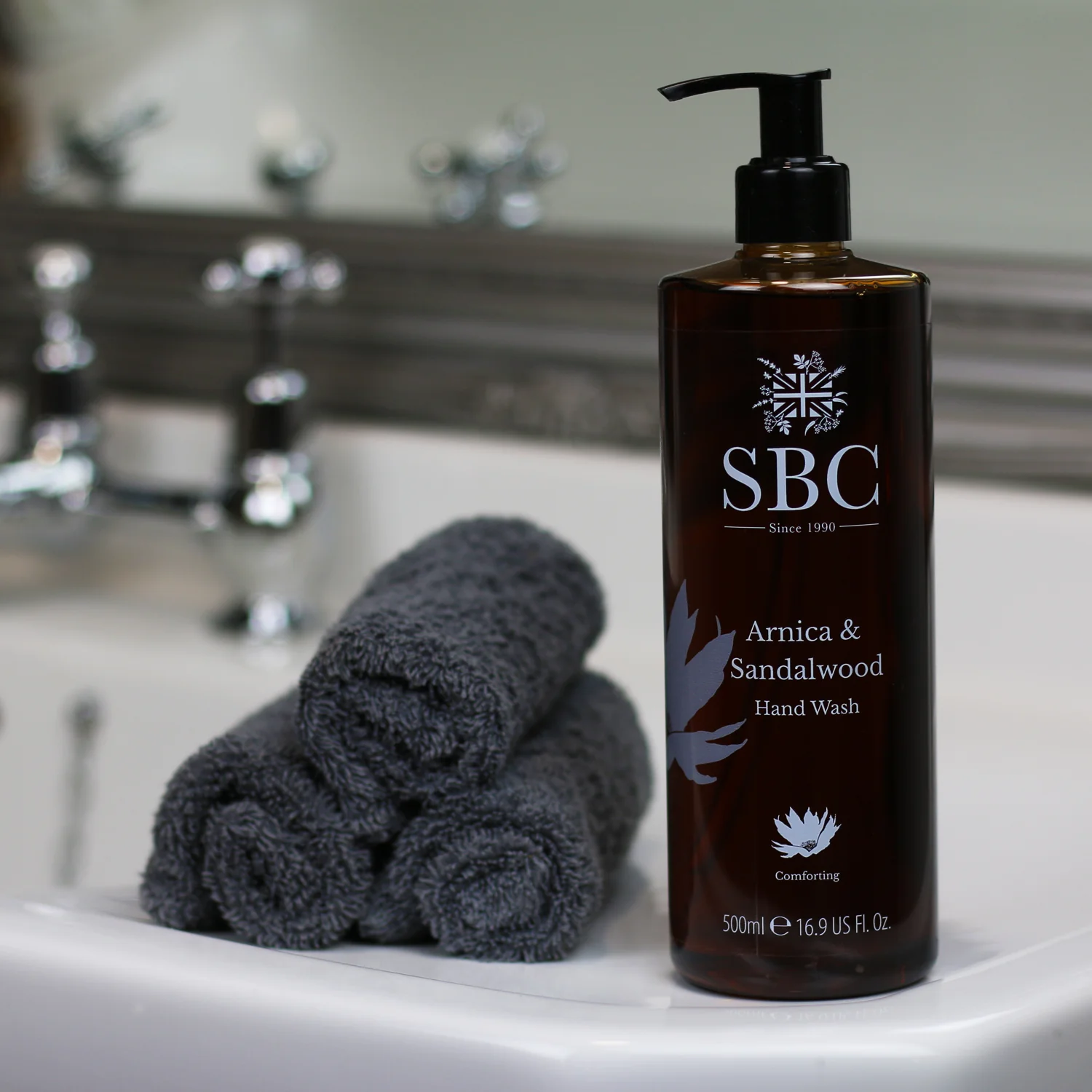 Arnica & Sandalwood Hand Wash - Image 4