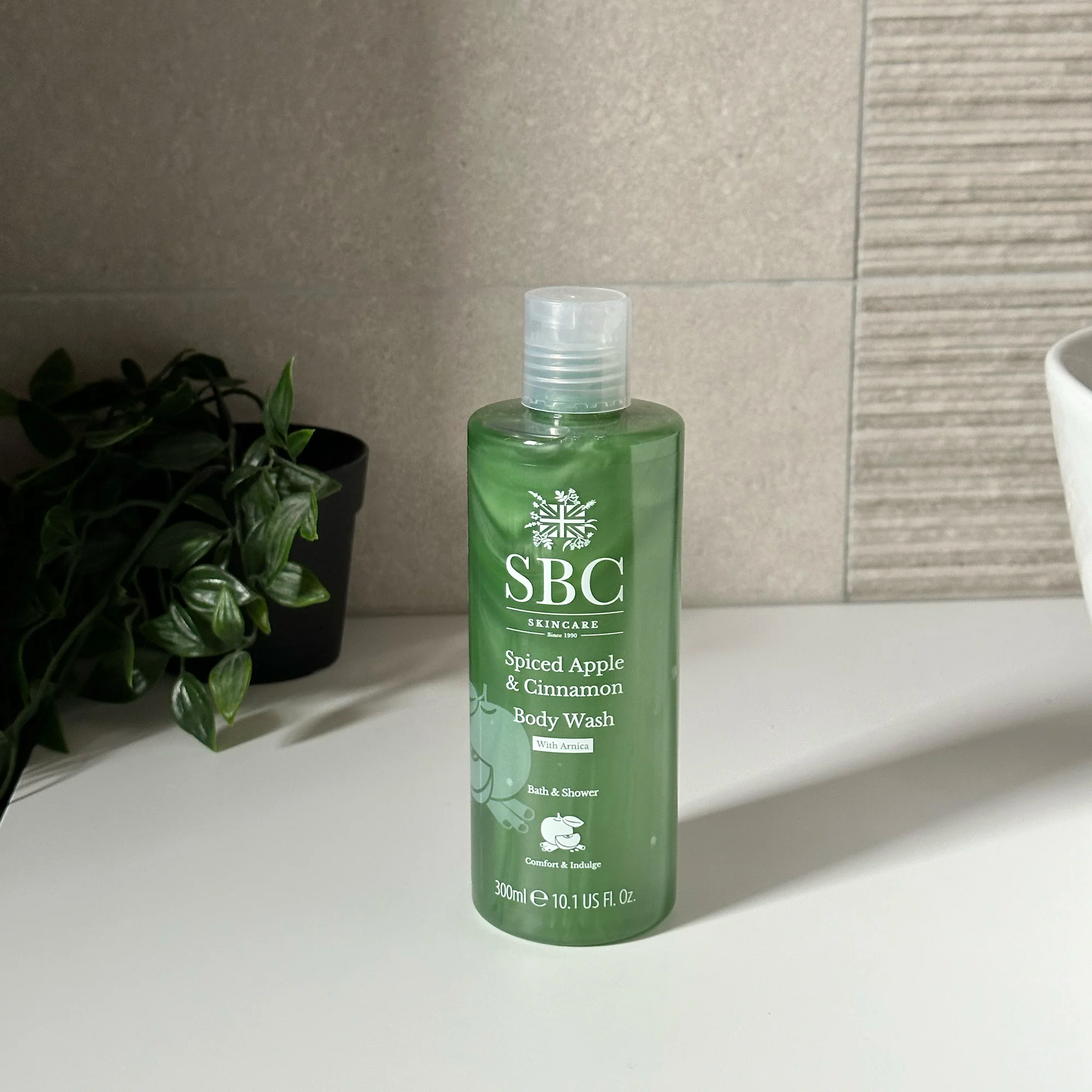 Spiced Apple & Cinnamon Body Wash With Arnica - Image 2