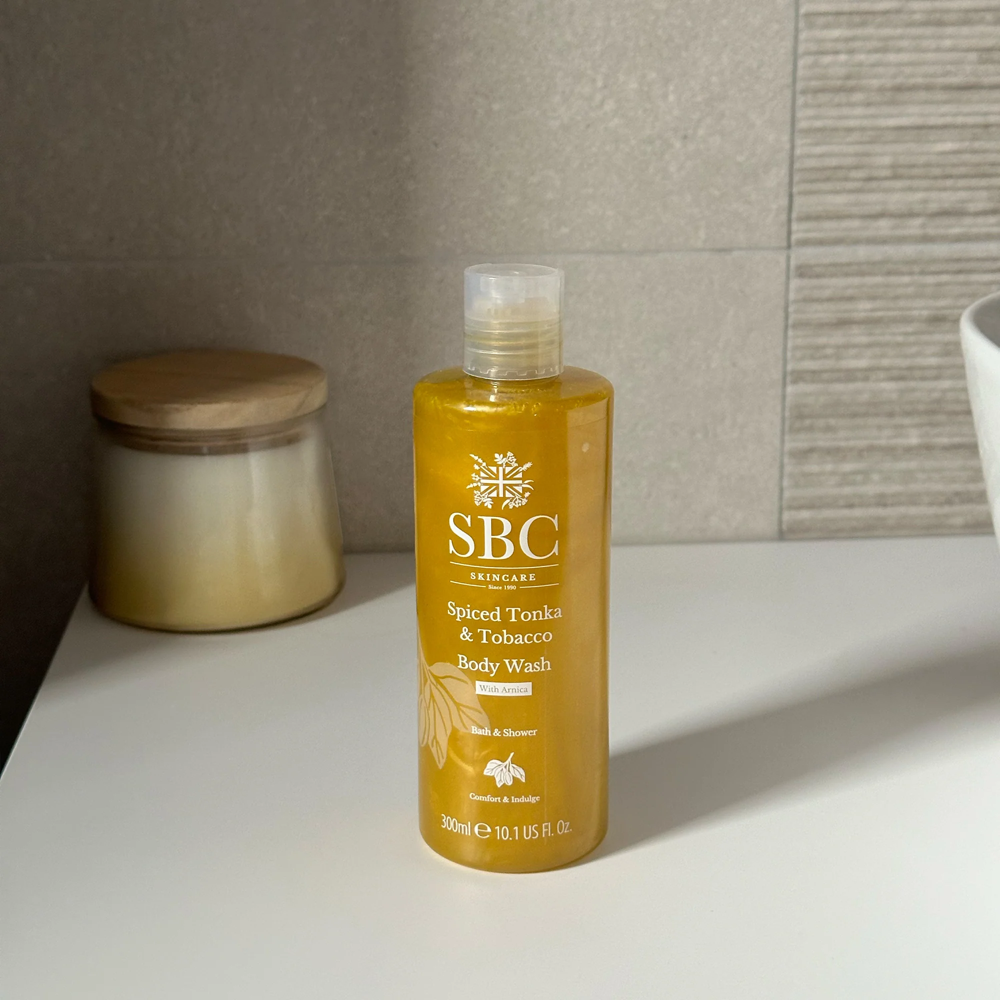 Spiced Tonka & Tobacco Body Wash With Arnica - Image 2